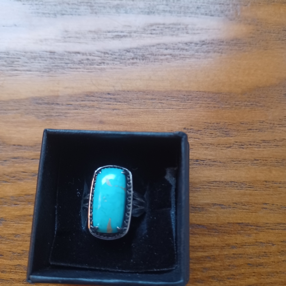 Beautiful pre-owned Rhodium plated turquoise ring size 5